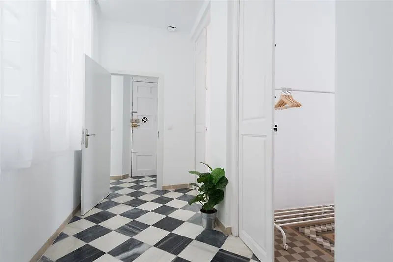 Central 2 Bedroom Apartment Nosquera Malaga